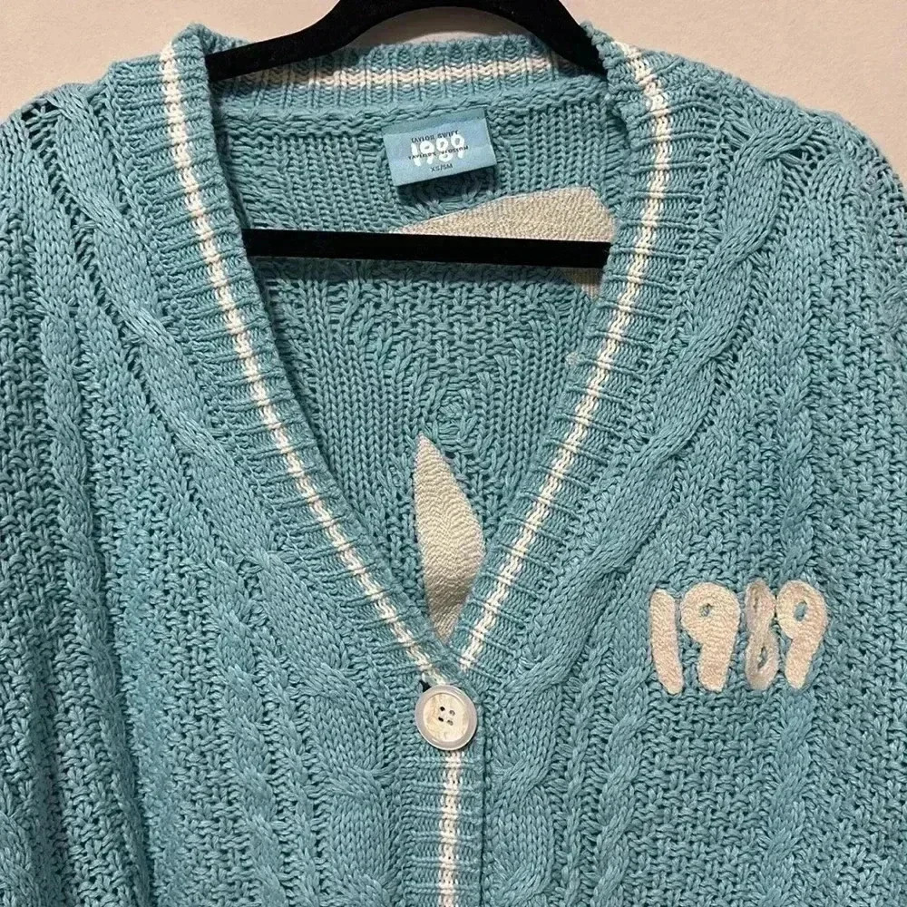 Taylor Swift - image 2